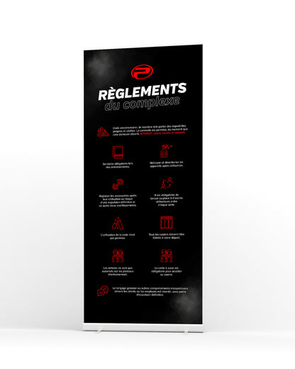 Bannière « Règlements du complexe » de ProGym, sur fond noir avec icônes rouges. Les règles incluent : code vestimentaire (espadrilles propres et sèches, camisole permise, interdiction des jeans, bottes, sandales), serviette obligatoire, nettoyer les appareils après usage, replacer les accessoires, laisser sa place entre les séries, interdiction de la craie, libérer les casiers, pas d’enfants sur les plateaux, carte à puce obligatoire pour accéder, et interdiction de langage grossier ou comportement irrespe